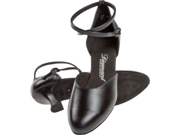 Die geschlossenen Tanzschuhe werden aufrund des höheren Absatzes gern als Salsatanzschuhe verwendet.